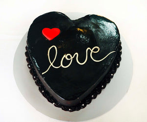 Heart shape chocolate cake with chocolate ganache (Design cake 7)